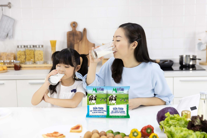 Sữa tươi Mộc Châu luôn được đảm bảo chất lượng và hương vị, mang đến cho người tiêu dùng sản phẩm tươi ngon, an toàn cho người sử dụng