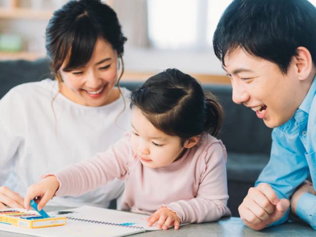 Giáo dục - du học - Để rèn tính tự lập, mẹ là hiệu trưởng bắt con gái mình phải làm những việc này từ năm 4 tuổi