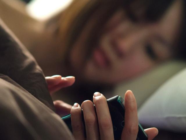 Bạn trẻ - Cuộc sống - Phát hiện "dấu hiệu lạ" từ cú điện thoại lúc 9 giờ tối của chồng sắp cưới, cô gái chết điếng với sự thật