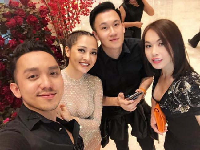 Bảo Anh xuất hiện gợi cảm với váy bodycon đính hạt, mỏng dính lộ nội y trong đám cưới một người bạn.&nbsp;
