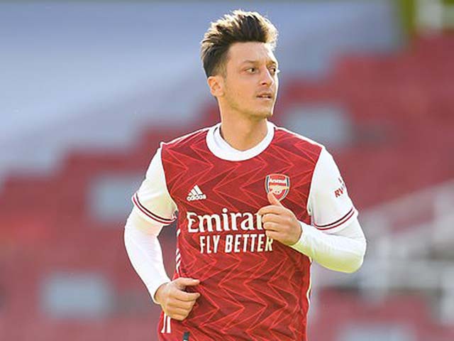 Bóng đá - Arsenal bất lực: Ozil ngồi chơi xơi nước vẫn đút túi thêm 240 tỷ đồng