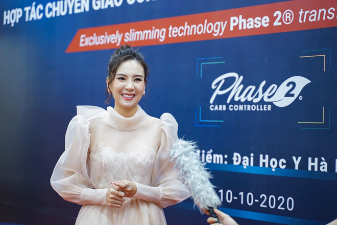 Khách mời MC Mai Ngọc rạng rỡ tại buổi Hội thảo ra mắt NoCarb Plus