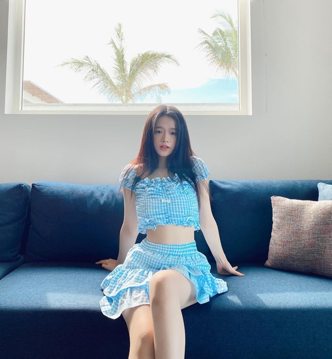 Chính bởi vậy, người ta sử dụng latex nhiều hơn so với corset, với đặc điểm mềm, bạn dễ dàng mặc chúng bên trong trang phục mà không cảm thấy khó chịu hay đau đớn.&nbsp;
