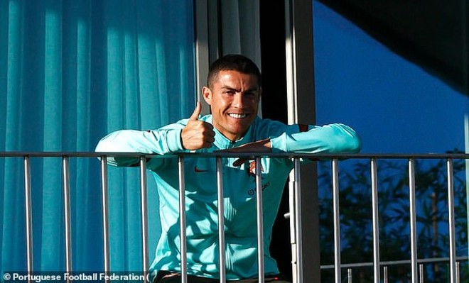 Ronaldo khoe ảnh tươi rói dù nhiễm Covid-19