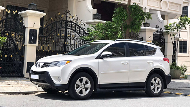 Toyota RAV4 nhập Mỹ sau 5 năm sử dụng giá bán cao hơn Honda CR-V mới - 2