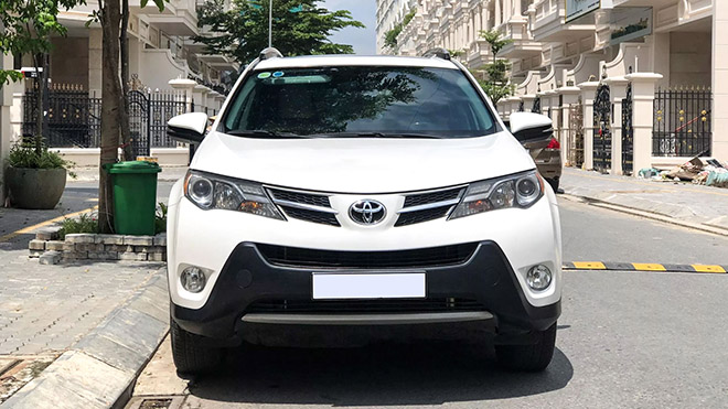 Toyota RAV4 nhập Mỹ sau 5 năm sử dụng giá bán cao hơn Honda CR-V mới - 1