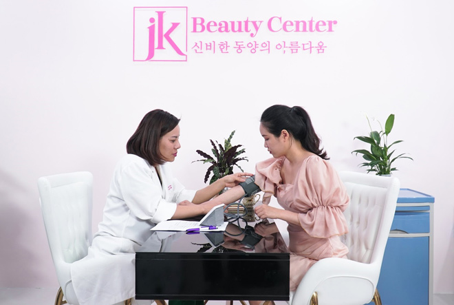 Mọi quy trình thăm thăm khám và điều trị bệnh tại JK Beauty Center được thực hiện khép kín&nbsp;