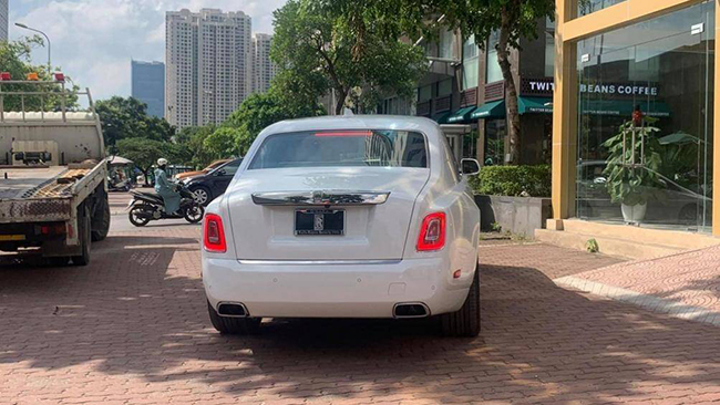 Hiện chưa rõ giá xe Rolls-Royce Phantom phiên bản Tranquillity khi về Việt Nam. Tại thị trường Dubai nó có giá lên tới 17,7 tỷ đồng (Ảnh: Vũ Trọng)
