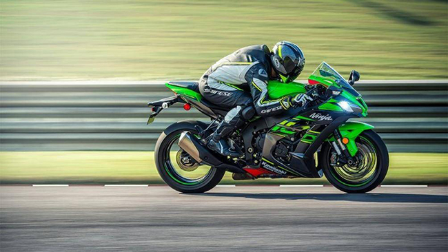 3. Kawasaki Ninja ZX-10R 2020 (vận tốc tối đa: 301 km/h)
