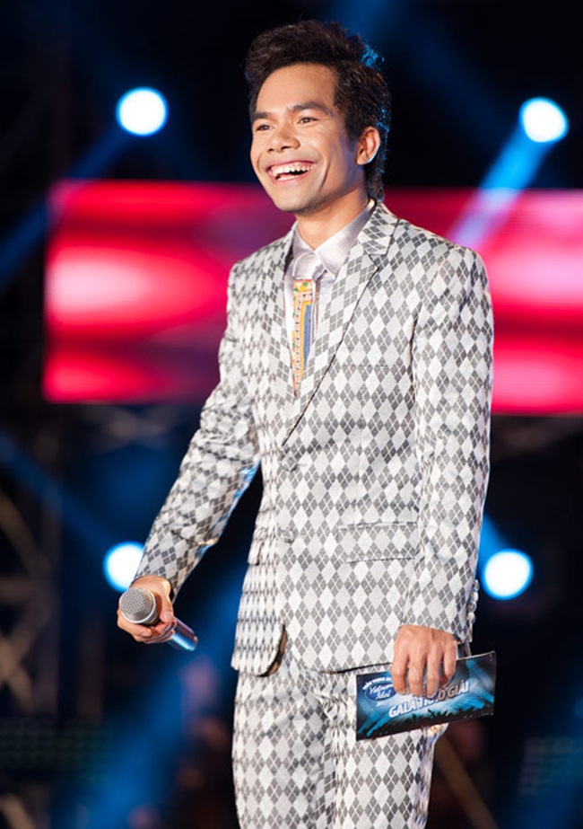 Ya Suy là quán quân Vietnam Idol 2012. Tuy nhiên, sau khi giành chiến thắng, anh chọn cuộc sống bình dị ở quê, không hoạt động showbiz.
