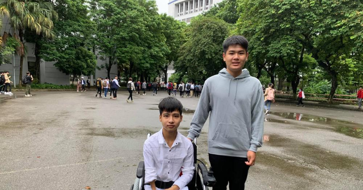 Giáo dục - du học - Ngô Văn Hiếu lặn lội từ quê ra ĐH Bách Khoa dự khai giảng cùng bạn