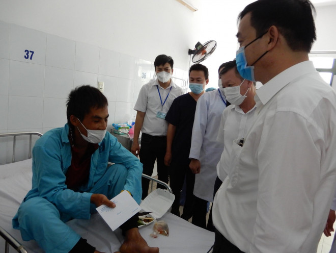 Lãnh đạo TP Đà Nẵng thăm hỏi nạn nhân trong vụ tai nạn giao thông xảy ra lúc rạng sáng ngày 15-10