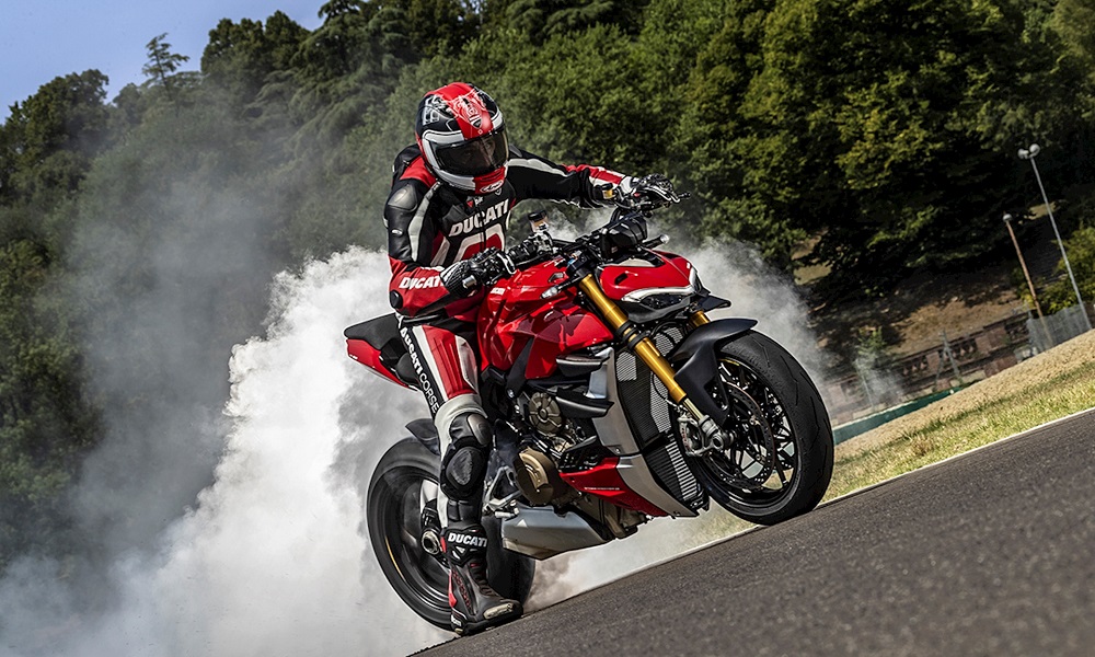 Ducati Streetfighter V4 vs KTM 1290 Super Duke R: Đâu là sự khác biệt của những "ông vua"? - 2