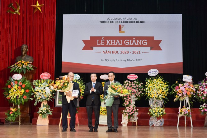 Ông Chu Ngọc Anh đến dự Lễ khai giảng của trường ĐH Bách Khoa Hà Nội.