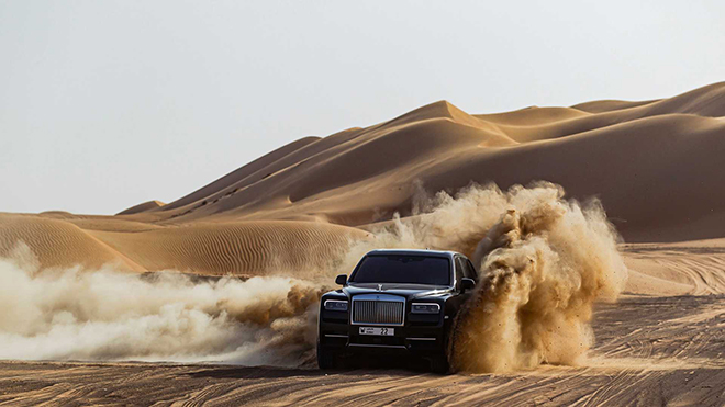 Xe "đại gia" Rolls-Royce Cullinan hơn 41 tỷ đồng off-road trên sa mạc - 15