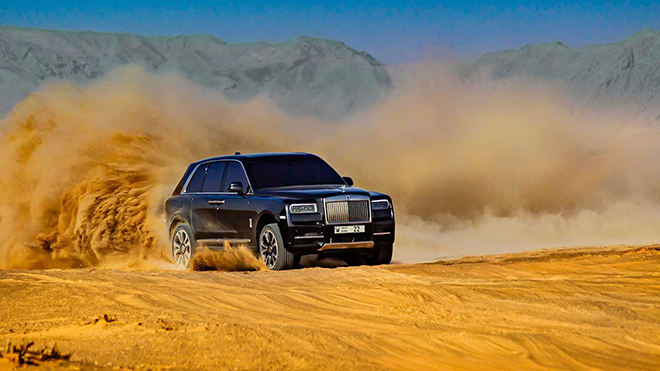 Xe "đại gia" Rolls-Royce Cullinan hơn 41 tỷ đồng off-road trên sa mạc - 6