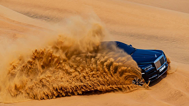 Xe "đại gia" Rolls-Royce Cullinan hơn 41 tỷ đồng off-road trên sa mạc - 10