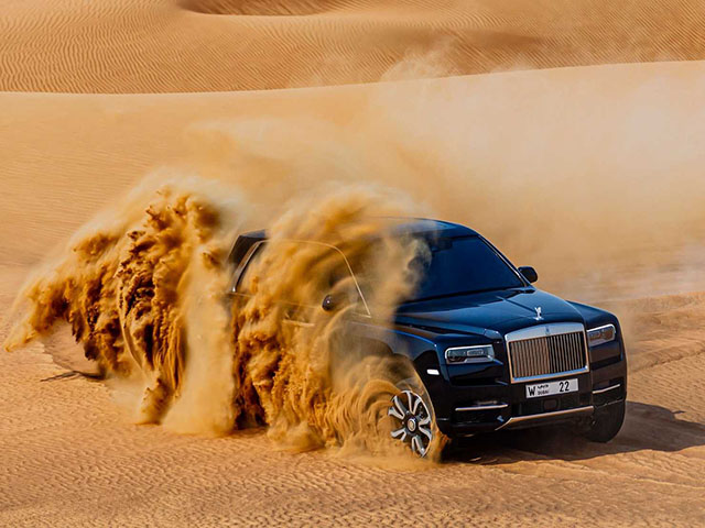 Ô tô - Xe "đại gia" Rolls-Royce Cullinan hơn 41 tỷ đồng off-road trên sa mạc