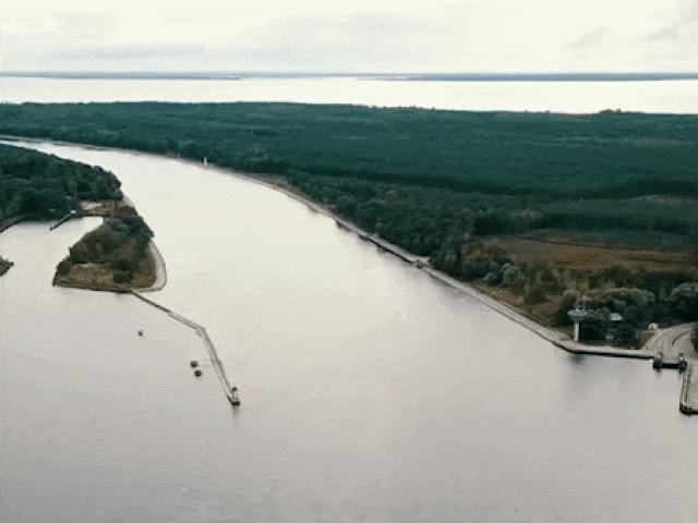 Media - Bom từ Thế chiến II bỗng phát nổ khi đang được tháo dỡ