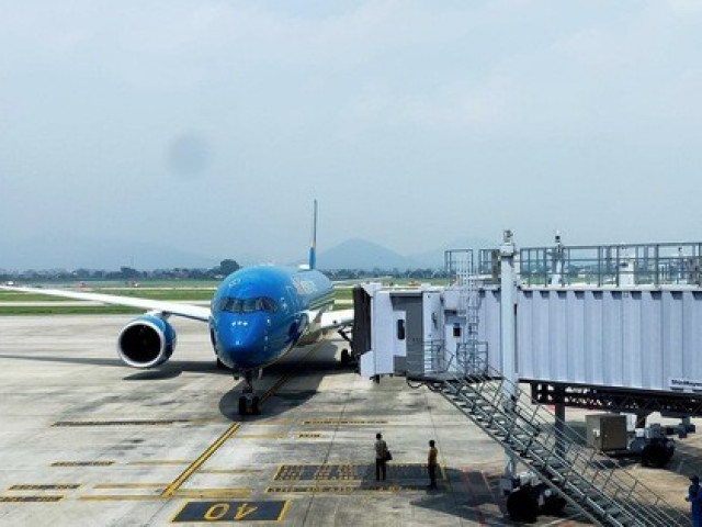 Tin tức trong ngày - Máy bay TP HCM đi Đà Nẵng hạ cánh xuống Nha Trang do thời tiết xấu