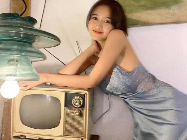 Thời trang - Khéo mặc váy ngủ gợi cảm như người đẹp được Trường Giang khen là "thần đồng"