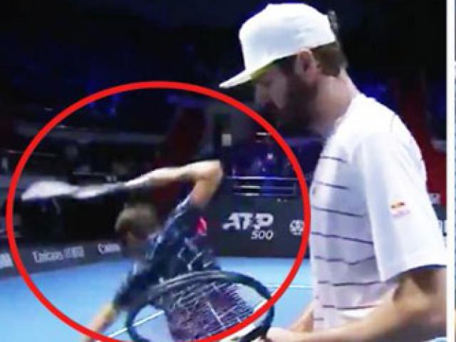 Thể thao - Medvedev đấu 4 trận thua 3, nổi điên đập nát vợt trước “Gã khổng lồ”