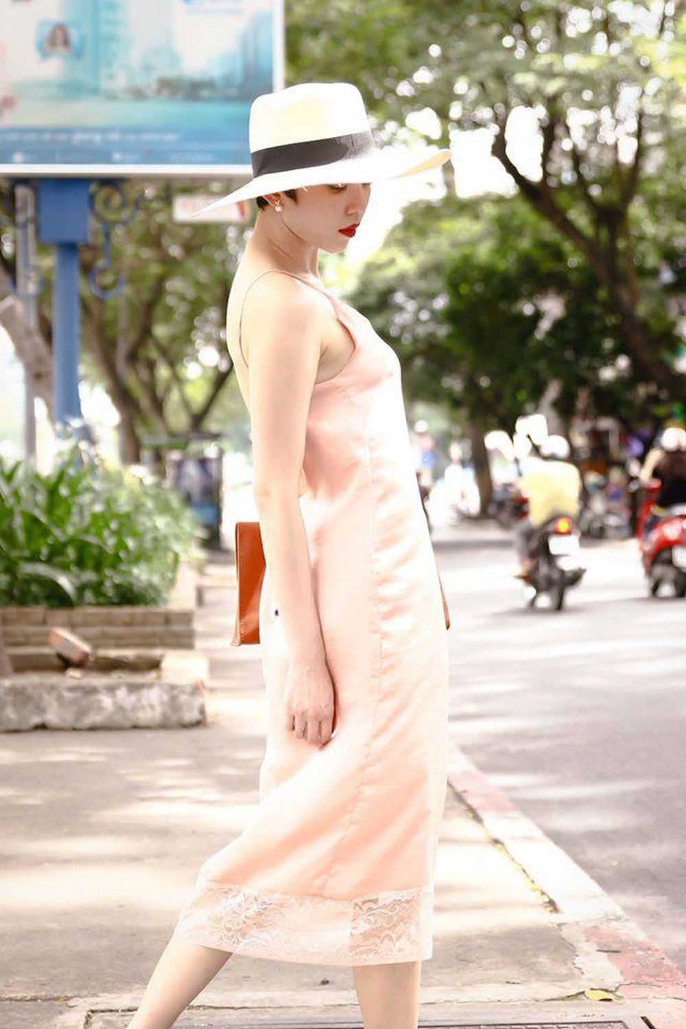 Khéo mặc váy ngủ gợi cảm như người đẹp được Trường Giang khen là "thần đồng" - 6
