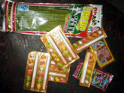 Cảnh báo kẹo thuốc lá bủa vây trường học - 1