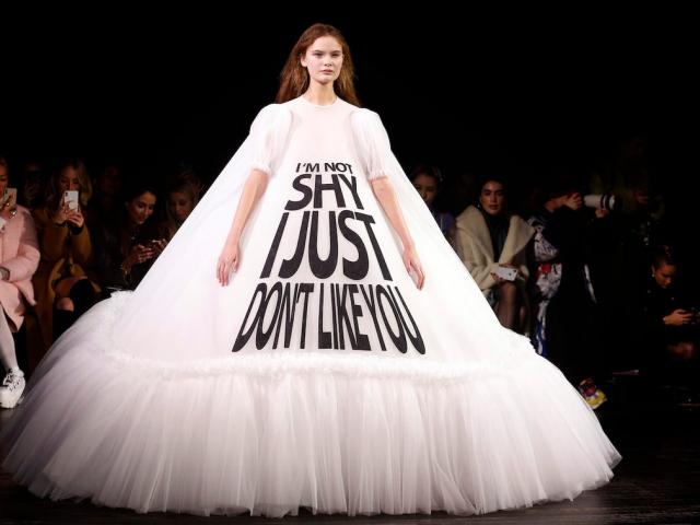 Thời trang - Vì sao thời trang xa xỉ Haute Couture là sự hào nhoáng xa rời thực tế?