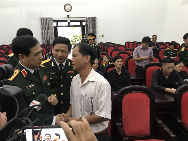 Tin tức trong ngày - Gặp mặt thân nhân 13 liệt sĩ hy sinh ở Rào Trăng 3: Sẽ giải quyết hết nguyện vọng của thân nhân liệt sỹ