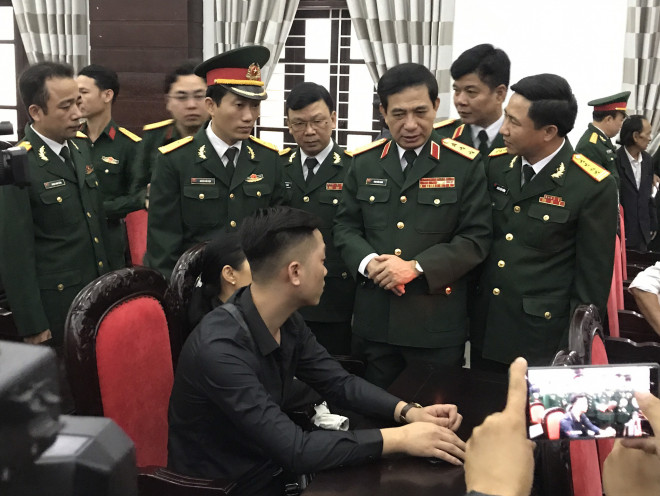 Thượng tướng Phan Văn Giang thăm hỏi thân nhân các liệt sĩ