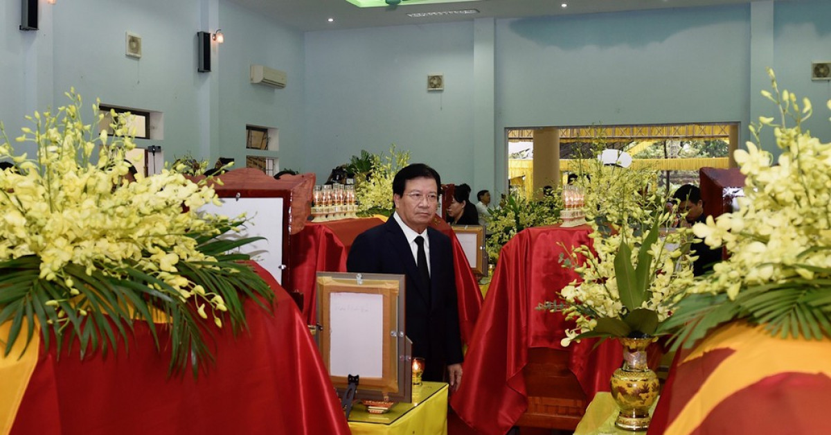 Tin tức trong ngày - Phó Thủ tướng Trịnh Đình Dũng: 'Chưa bao giờ mất cùng lúc hai tướng...'