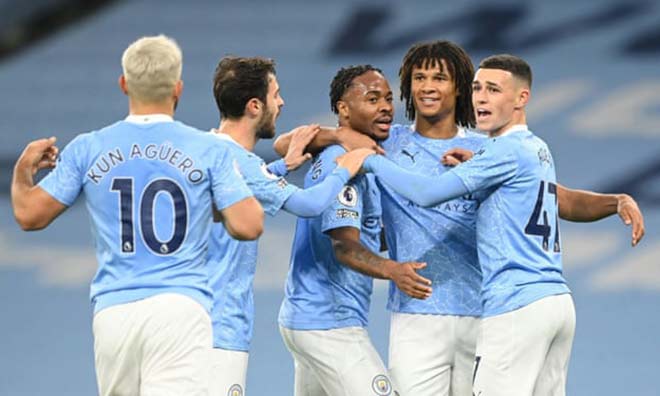 Sterling có mặt đúng lúc để đá bồi mở tỷ số cho Man City