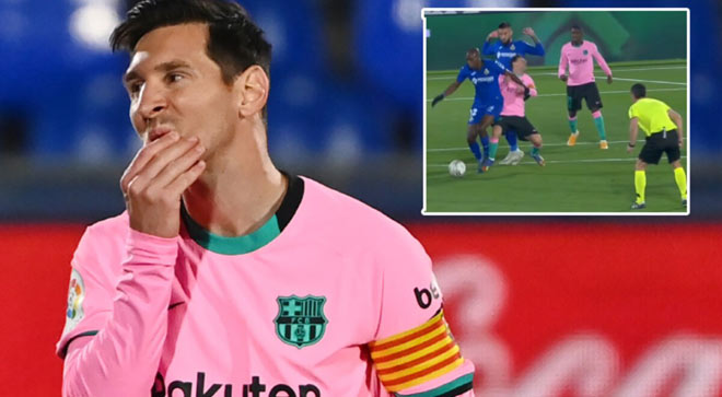 Messi bị Nyom thúc cùi chỏ nhưng trung vệ của Getafe vẫn không bị thẻ phạt