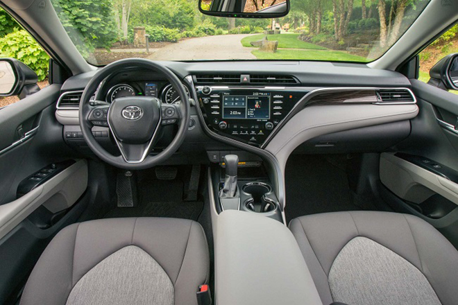 Toyota Camry bản cao cấp nhất giảm giá 75 triệu đồng - 2