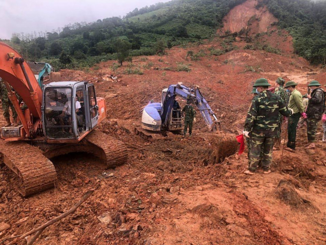 Tìm thấy 3 thi thể cuối cùng trong số 22 cán bộ, chiến sĩ bị sạt lở núi vùi lấp ở Quảng Trị - 5