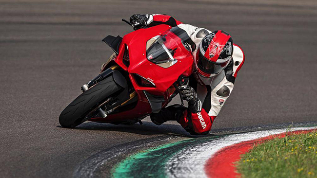 7. Ducati Panigale V4 2020 (vận tốc tối đa: 299 km/h)
