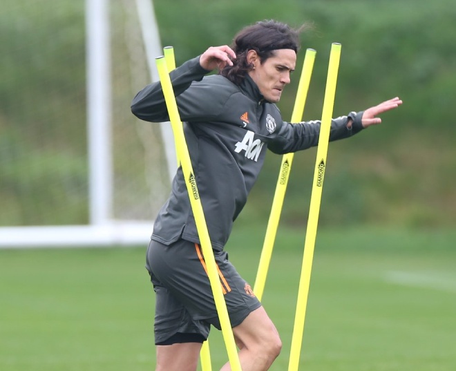 Cavani hừng hực tập buổi đầu với MU, chờ ra mắt và tái đấu PSG ở Cúp C1 - 4