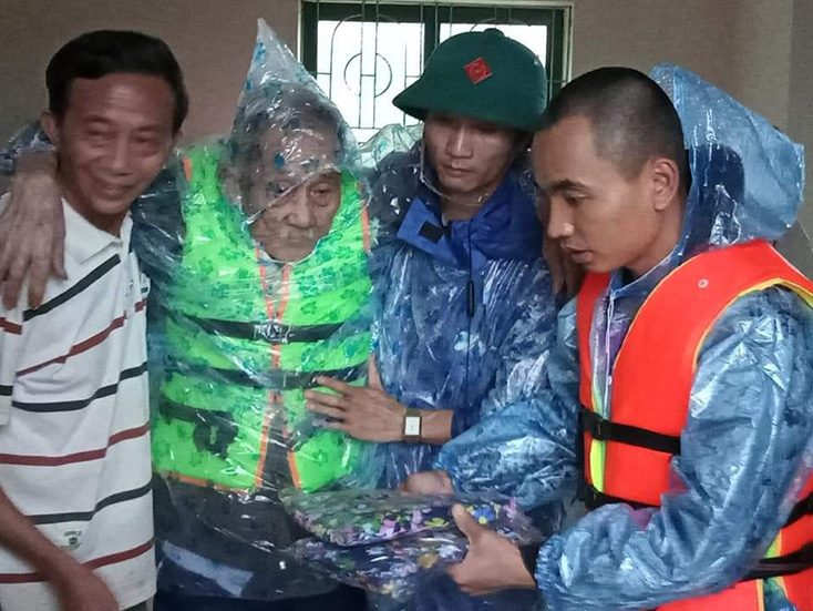 Gần 31.000 người tại Quảng Bình đã được di dời khỏi khu vực nguy hiểm. Ảnh Báo Quảng Bình.