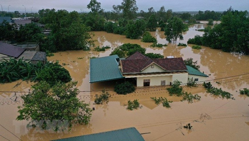 Quảng Bình chịu thiệt hại nặng nề vì lũ lụt lớn kỷ lục.