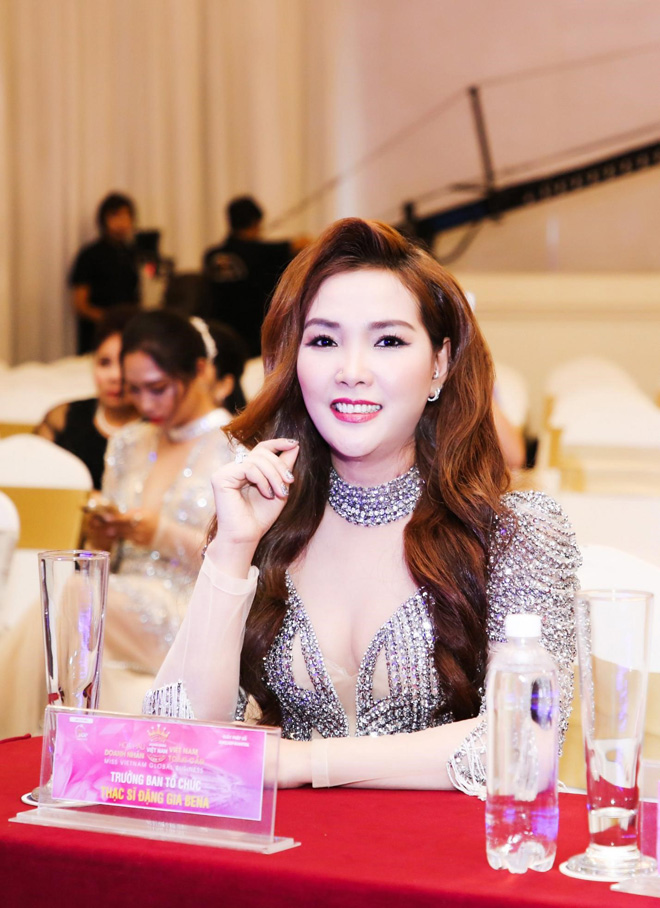 Trưởng BTC Đặng Gia Bena công bố vương miện 1,5 tỉ đồng của cuộc thi “Hoa hậu Doanh nhân Việt Nam Toàn cầu 2020” - 3