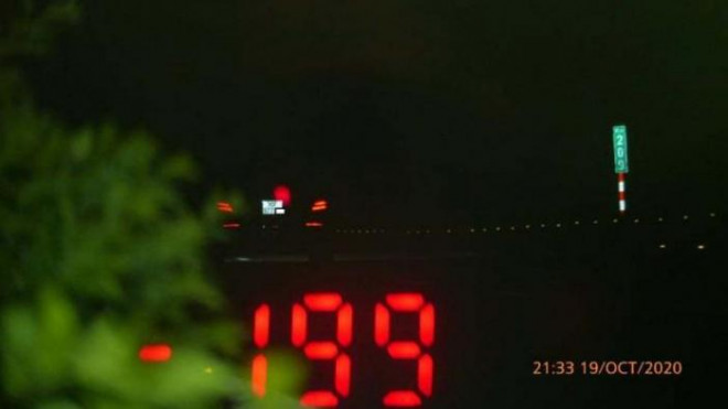 Kết quả đo tốc độ xe Mercedes chạy 199km/h trên cao tốc Pháp Vân - Cầu Giẽ - Ninh Bình
