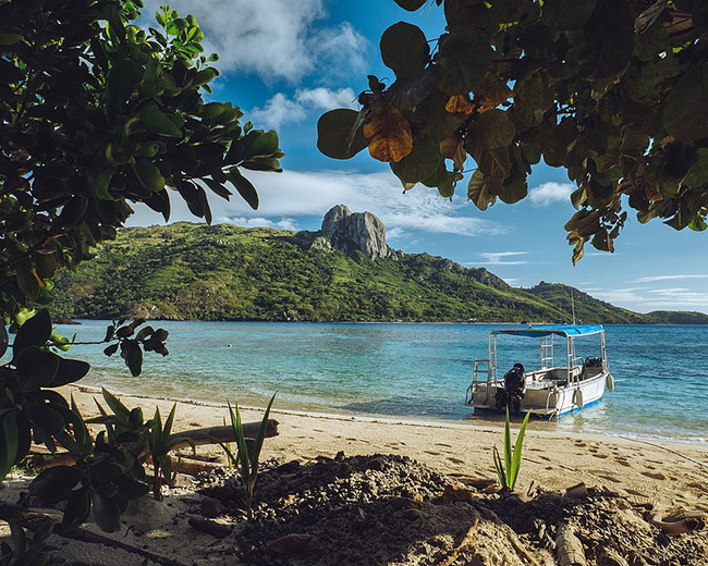 Fiji: Quần đảo ở nam Thái Bình Dương này được đánh giá là rất thu hút du khách đến nghỉ tuần trăng mật. Fiji có những bãi biển cát trắng, cảnh quan ngoạn mục và một nền văn hóa đa dạng tuyệt vời. 
