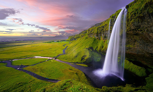 Iceland: Mặc dù khí hậu lạnh hơn, quốc đảo Bắc Âu này có phong cảnh rất ấn tượng.&nbsp;
