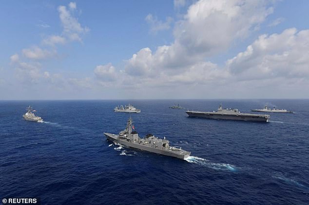 Tàu chiến Mỹ và Nhật Bản trong cuộc tập trận năm 2019.