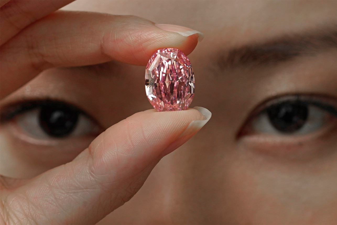 Chiêm ngưỡng viên kim cương “chất lượng vô song” cực hiếm giá gần 1000 tỷ - 1