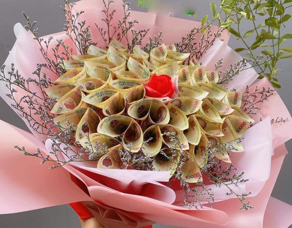 Chào mừng ngày phụ nữ Việt Nam, bức ảnh này sẽ khiến bạn muốn tặng ngay một bó hoa tươi tắn và đầy ý nghĩa để gửi tới những người phụ nữ quan trọng trong cuộc đời. Hãy cùng đến với một chút sắc màu và niềm vui nhân dịp này!