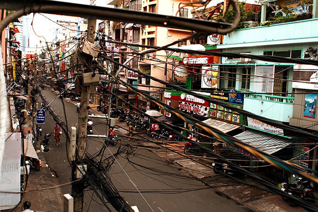 Khám phá phố Bùi Viện: Đừng bỏ qua con đường Bùi Viện khét tiếng ở khu vực Tây ba lô của Thành phố Hồ Chí Minh. Đó là tâm điểm thú vị của du khách nước ngoài ở Việt Nam. 
