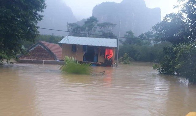 Ngôi nhà phao - nơi cháu T. xảy ra sự việc thương tâm.
