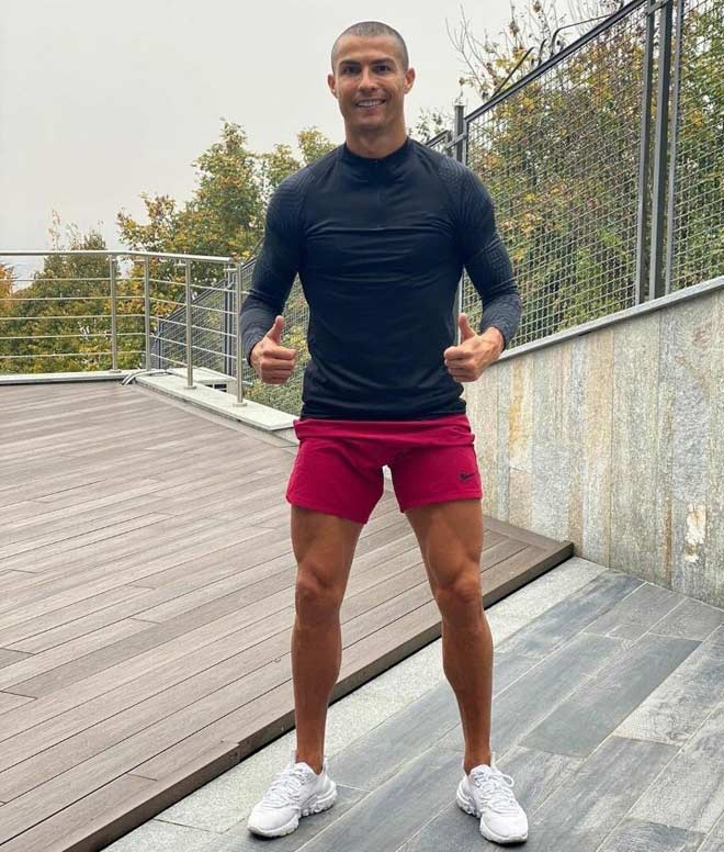 Ronaldo lộ kiểu tóc mới, âm tính với Covid-19: Có kịp đấu Messi ở Cúp C1? - 4
